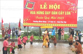 Độc đáo Lễ hội Vua Hùng dạy dân cấy lúa ở Phú Thọ