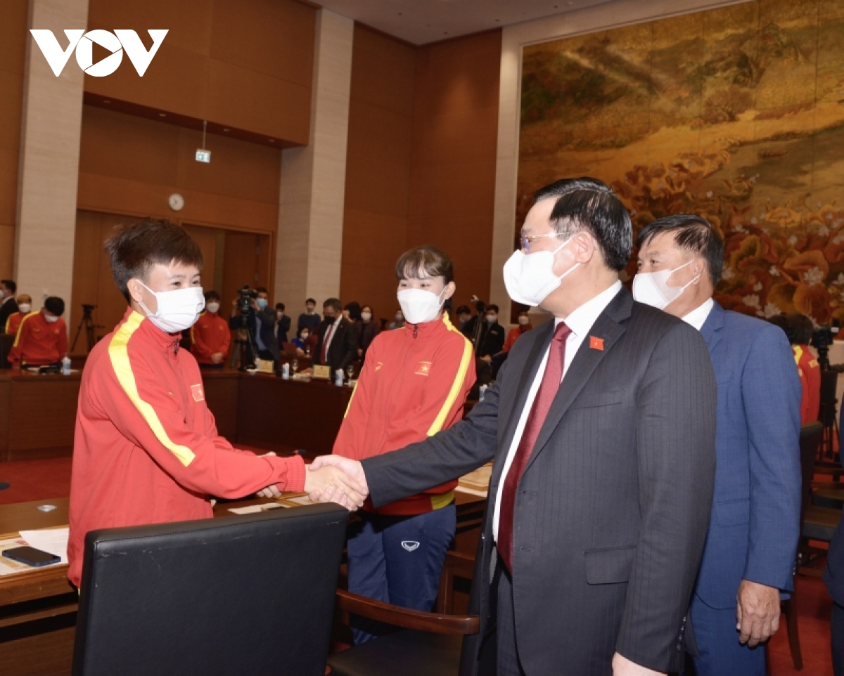 Chủ tịch Quốc hội gặp mặt Đội tuyển Bóng đá nữ Việt Nam