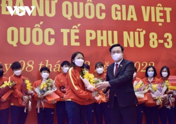 Chủ tịch Quốc hội gặp mặt Đội tuyển Bóng đá nữ Việt Nam