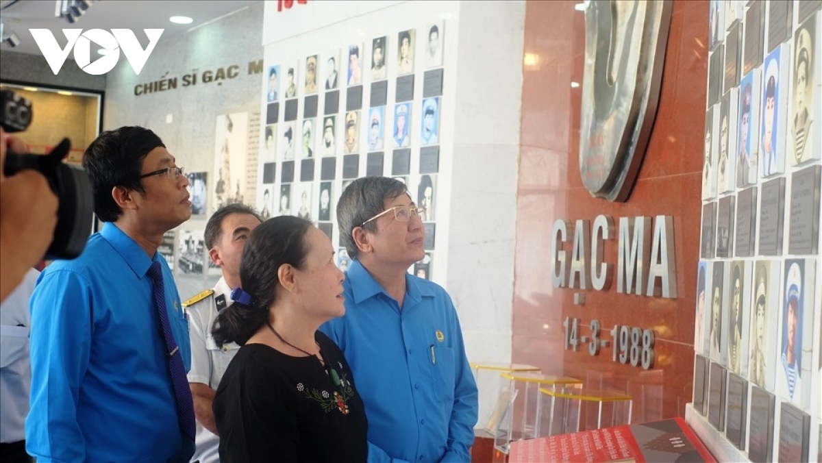 35 nam su kien gac ma tuong nho nhung nguoi nam lai phia chan troi hinh anh 3