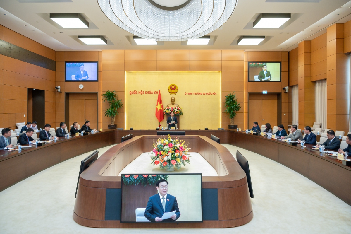 chu tich quoc hoi tiep truong cac co quan dai dien cua viet nam o nuoc ngoai hinh anh 1