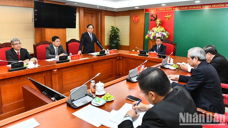 Nhiệm vụ trọng tâm của công tác đối ngoại là phục vụ phát triển đất nước ảnh 1