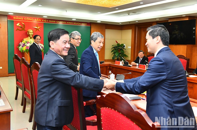 Nhiệm vụ trọng tâm của công tác đối ngoại là phục vụ phát triển đất nước ảnh 3