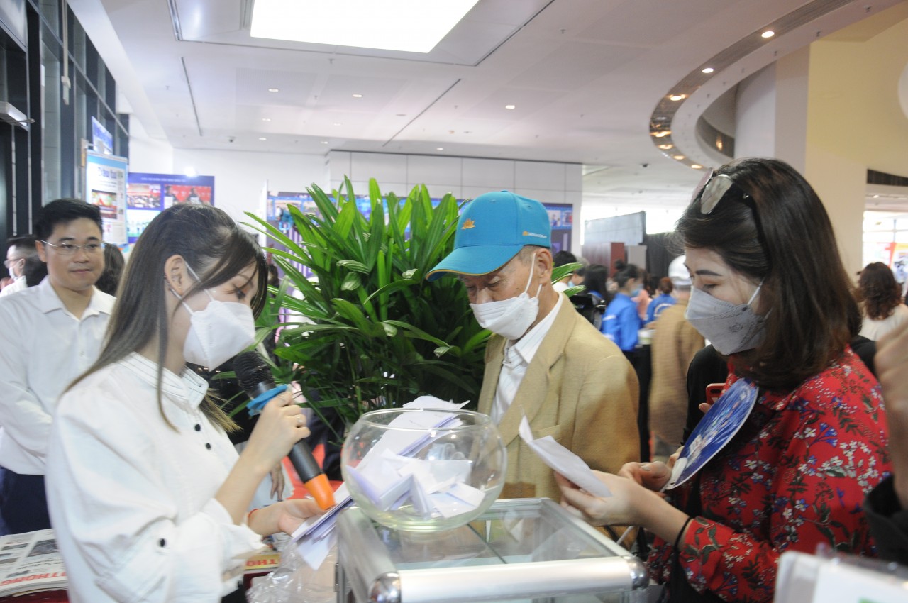 Khai mạc hội báo toàn quốc 2022: Báo chí Việt Nam đoàn kết, chuyên nghiệp, hiện đại và nhân văn Khai mạc hội báo toàn quốc 2022: Báo chí Việt Nam đoàn kết, chuyên nghiệp, hiện đại và nhân văn