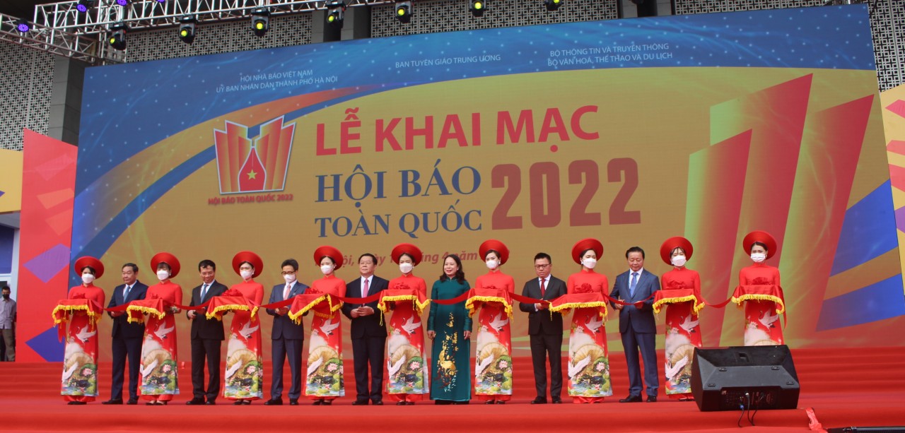 Khai mạc hội báo toàn quốc 2022: Báo chí Việt Nam đoàn kết, chuyên nghiệp, hiện đại và nhân văn Khai mạc hội báo toàn quốc 2022: Báo chí Việt Nam đoàn kết, chuyên nghiệp, hiện đại và nhân văn