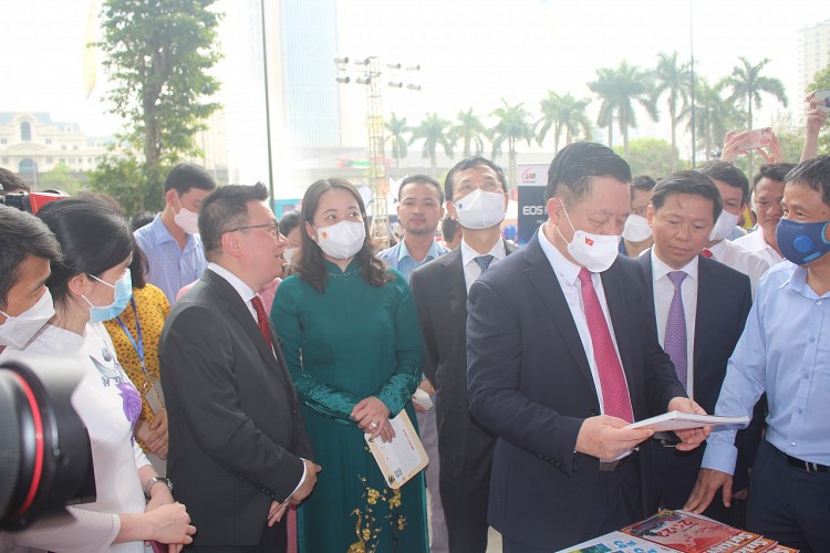 Khai mạc hội báo toàn quốc 2022: Báo chí Việt Nam đoàn kết, chuyên nghiệp, hiện đại và nhân văn Khai mạc hội báo toàn quốc 2022: Báo chí Việt Nam đoàn kết, chuyên nghiệp, hiện đại và nhân văn