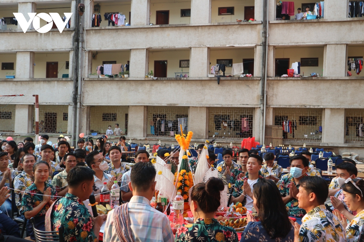 Đặc sắc Tết Bunpimay Lào giữa lòng Hà Nội