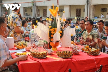 Đặc sắc Tết Bunpimay Lào giữa lòng Hà Nội