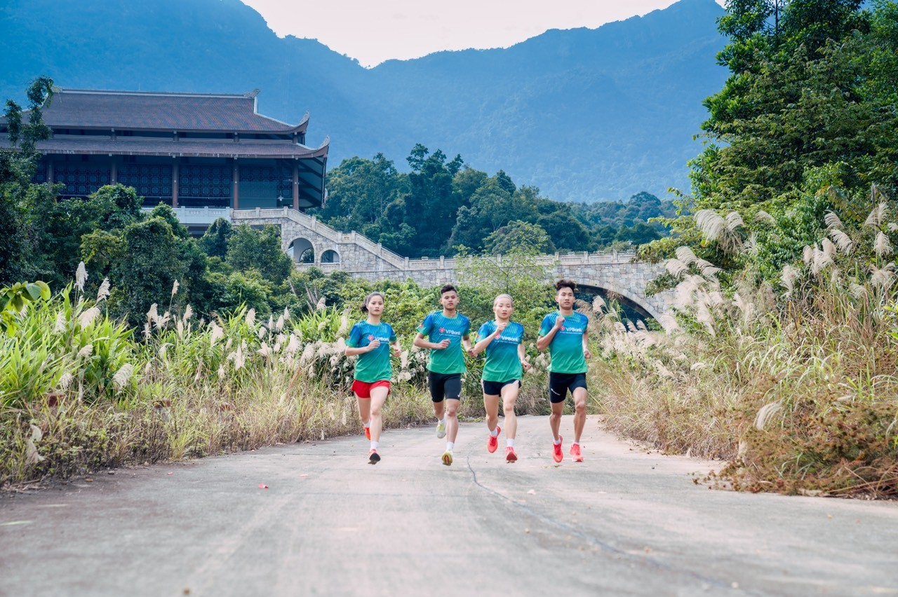 Hơn 1.000 VĐV hoàn tất hai cự ly 5km – 10km tại giải chạy VPBank Bắc Giang Marathon lần thứ hai