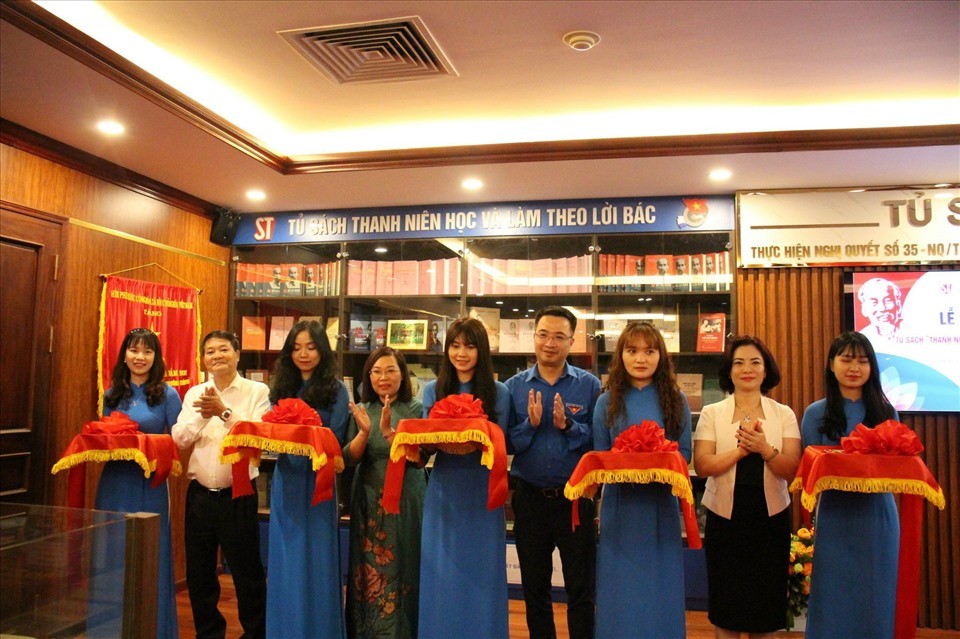 Thi giới thiệu sách ""Bác Hồ - niềm tin yêu qua từng trang sách"" Thi giới thiệu sách ""Bác Hồ - niềm tin yêu qua từng trang sách""