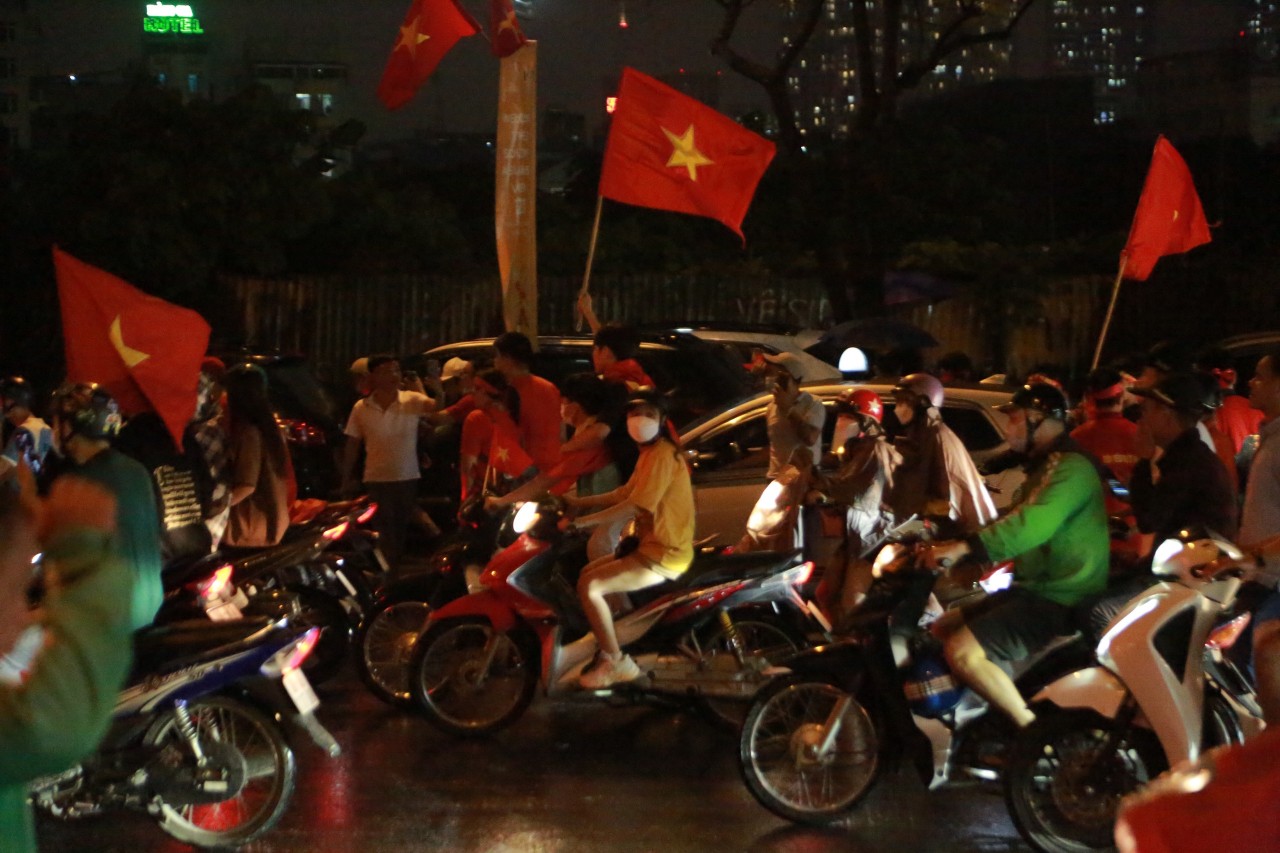 Hà Nội: hàng triệu người hâm mộ đổ ra đường ăn mừng U23 Việt Nam vô địch Sea Games 31