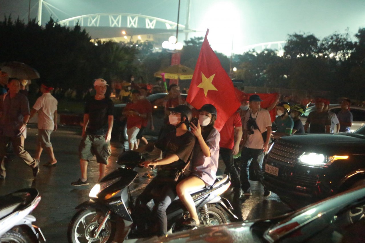 Hà Nội: hàng triệu người hâm mộ đổ ra đường ăn mừng U23 Việt Nam vô địch Sea Games 31