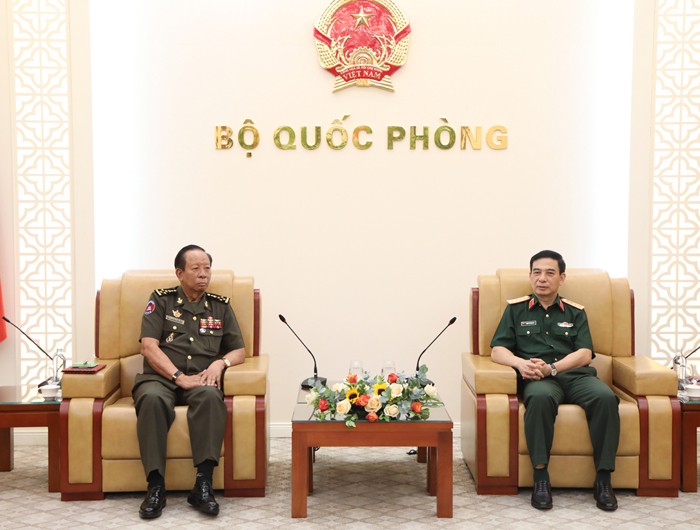 Bộ trưởng Bộ Quốc phòng Phan Văn Giang tiếp Bộ trưởng Bộ Quốc phòng Campuchia Tea Banh.