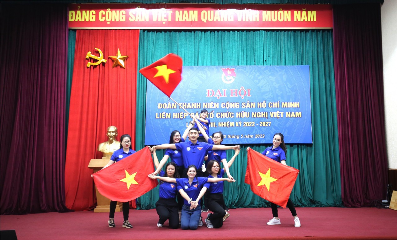 Văn nghệ chào mừng do đoàn viên thanh niên VUFO biểu biễn để chào mừng Đại hội.