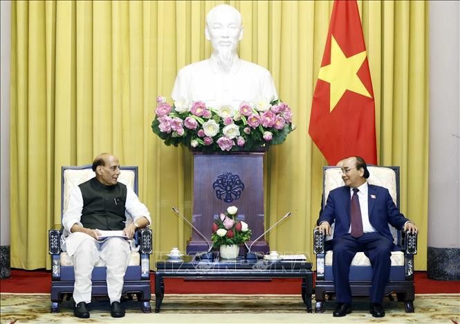 Chủ tịch nước Nguyễn Xuân Phúc tiếp Bộ trưởng Bộ Quốc phòng Ấn Độ