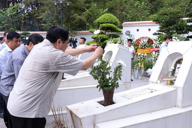 Thủ tướng Phạm Minh Chính dâng hương tại khu di tích Ngã ba Đồng Lộc