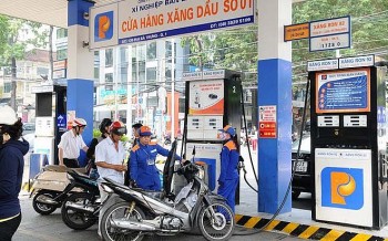 Giá xăng trong nước lập đỉnh mới, vượt mốc 32.000 đồng/lít