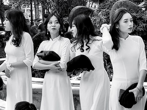 Thú vị cuốn sách về Hà Nội bằng ba ngôn ngữ