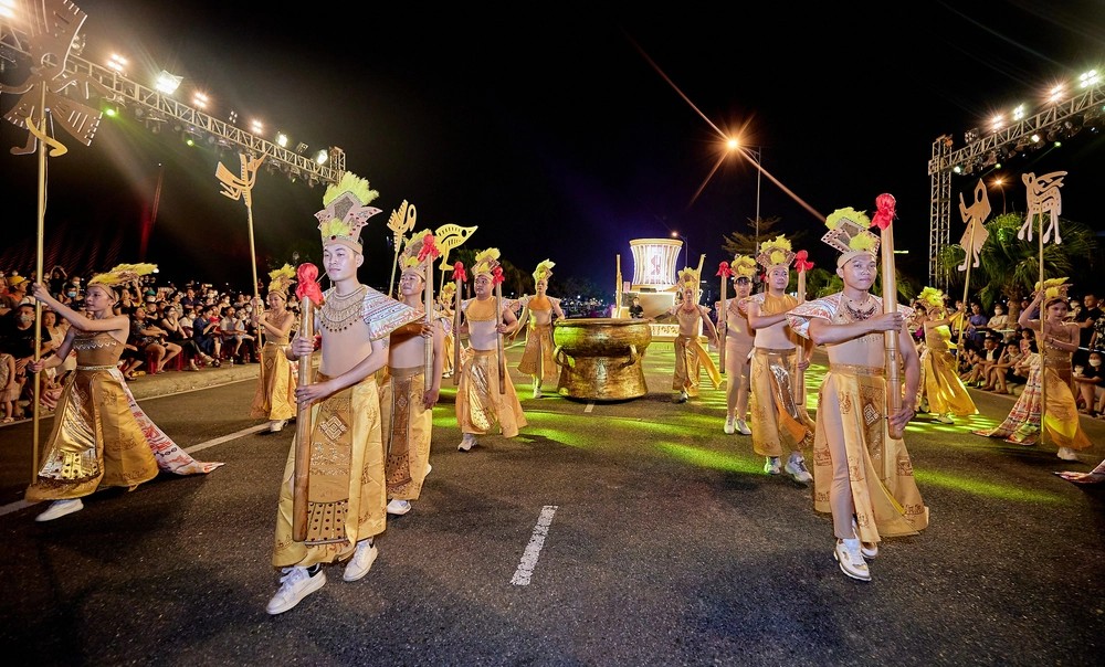 Đà Nẵng rực rỡ sắc màu với đêm lễ hội Carnival đường phố Đà Nẵng rực rỡ sắc màu với đêm lễ hội Carnival đường phố