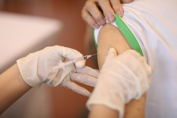 infographics khi nao nguoi tu 12 17 tuoi duoc tiem mui vaccine covid 19 nhac lai