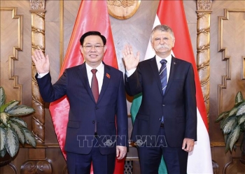 Chủ tịch Quốc hội Hungary đón, hội đàm với Chủ tịch Quốc hội Vương Đình Huệ