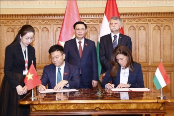 Bộ trưởng Tư pháp Việt Nam và Bộ trưởng Tư pháp Hungary ký chương trình hợp tác