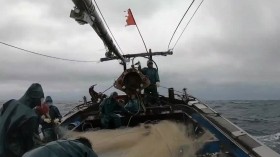 [Video] Ra khơi ngày biển động