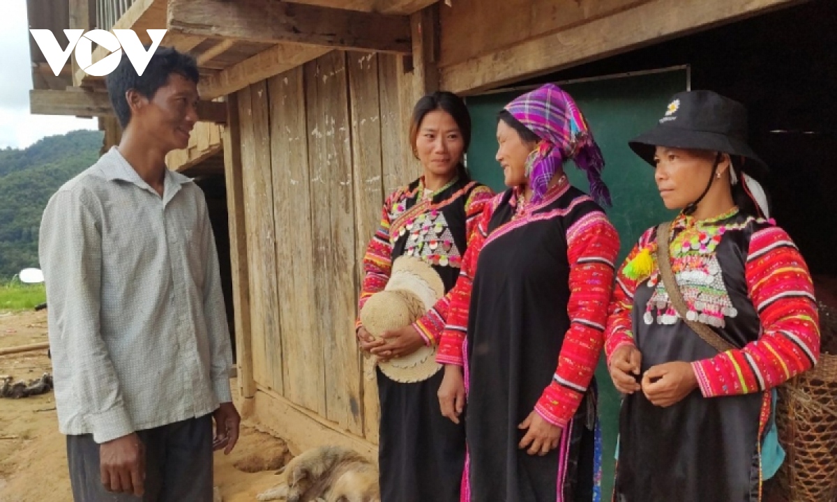 nguoi dan loi giup ba con la hu xoa ngheo hinh anh 2