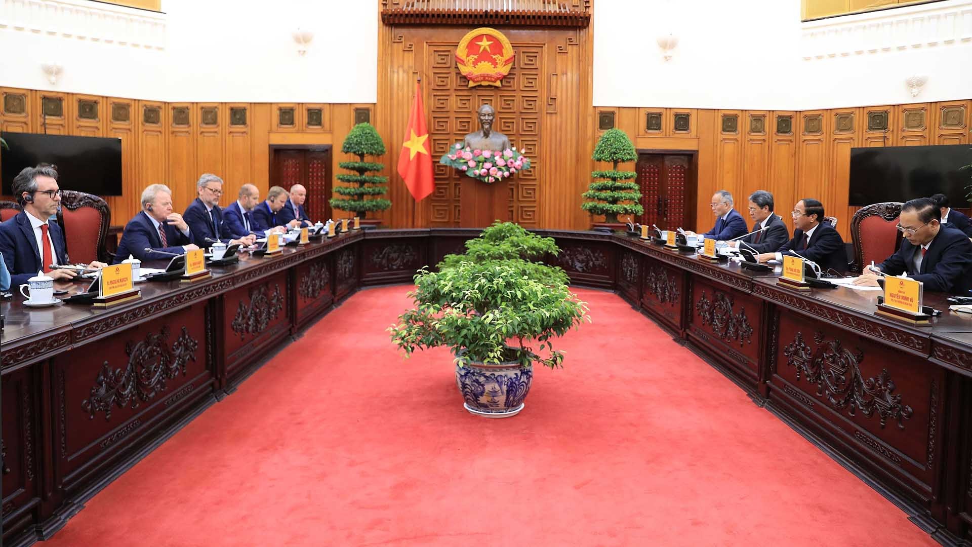 Phó Thủ tướng Lê Văn Thành tiếp ông Janusz Wojciechowski, Cao ủy Nông nghiệp EU. (Nguồn: TTXVN)