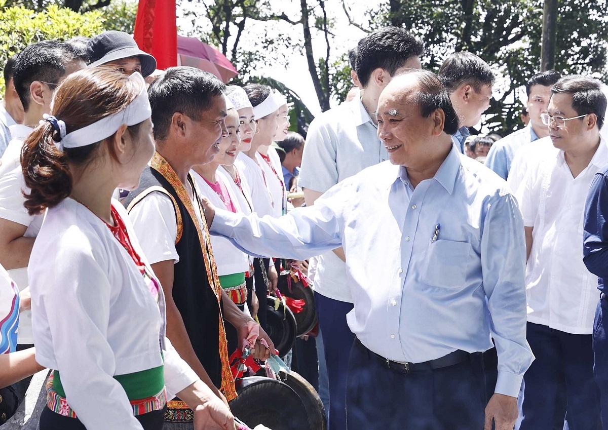 chu tich nuoc nguyen xuan phuc dang huong tuong niem chu tich ho chi minh hinh anh 3