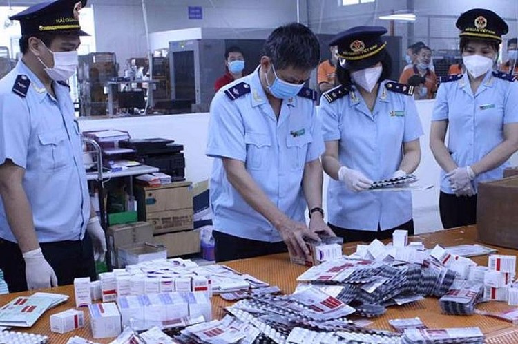 Bắt giữ hơn 60.000 viên thuốc điều trị Covid-19 nhập lậu được 