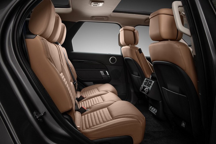 Land Rover Discovery mới về Việt Nam, giá từ 4,539 tỷ đồng