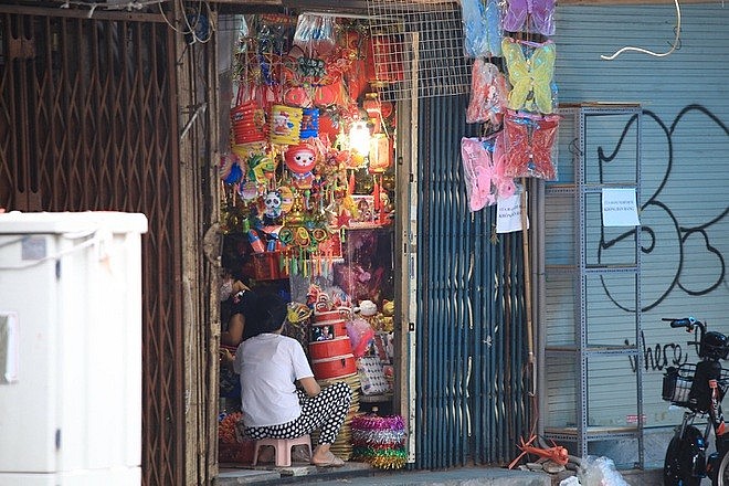 Phố Hàng Mã (Hà Nội): Tết Trung thu "vắng lặng" do dịch Covid-19 Phố Hàng Mã (Hà Nội): Tết Trung thu "vắng lặng" do dịch Covid-19