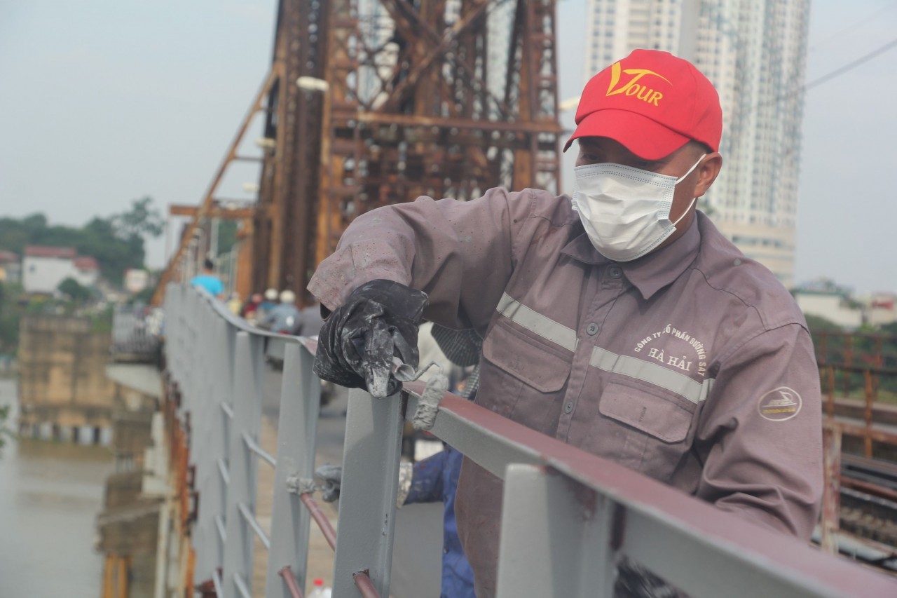 2000 mét vuông lan can cầu Long Biên được 2000 mét vuông lan can cầu Long Biên được