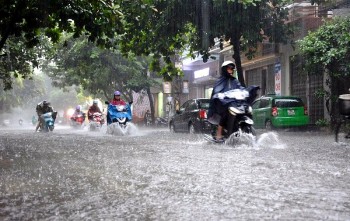 Dự báo thời tiết 8/10: Mưa lớn bao trùm Trung Bộ và Kon Tum