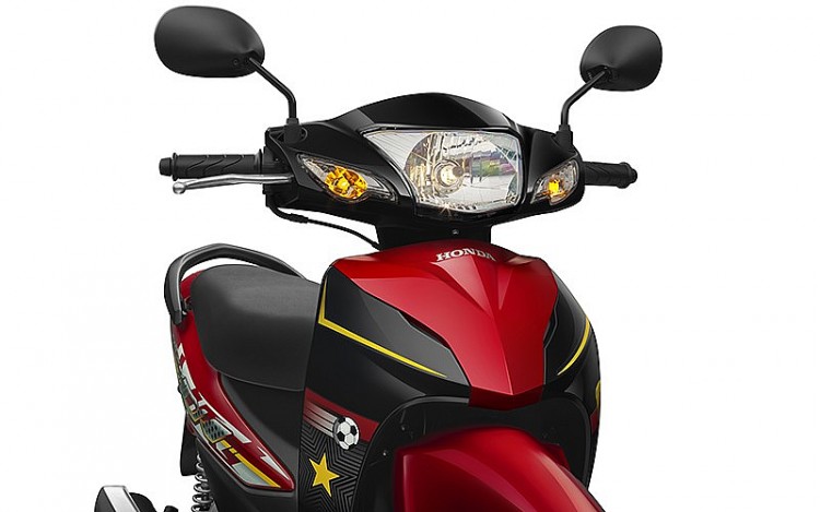 Wave Alpha 110cc phiên bản giới hạn trang bị hệ thống đèn chiếu sáng phía trước có tính năng luôn sáng khi xe vận hành.