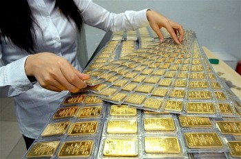 Giá vàng SJC "đi lên", vàng thế giới chao đảo