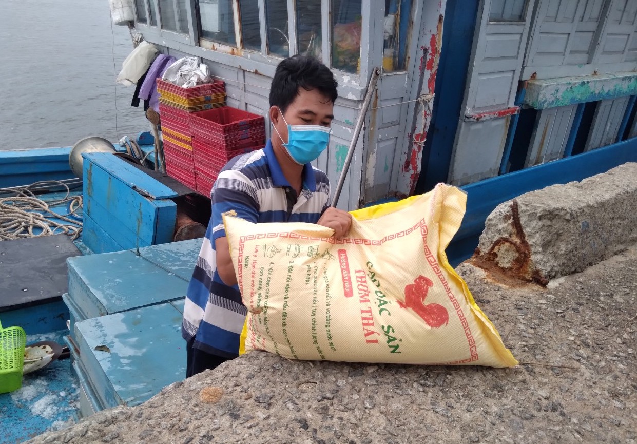 Ngư dân phấn khởi trở lại vươn khơi, bám biển