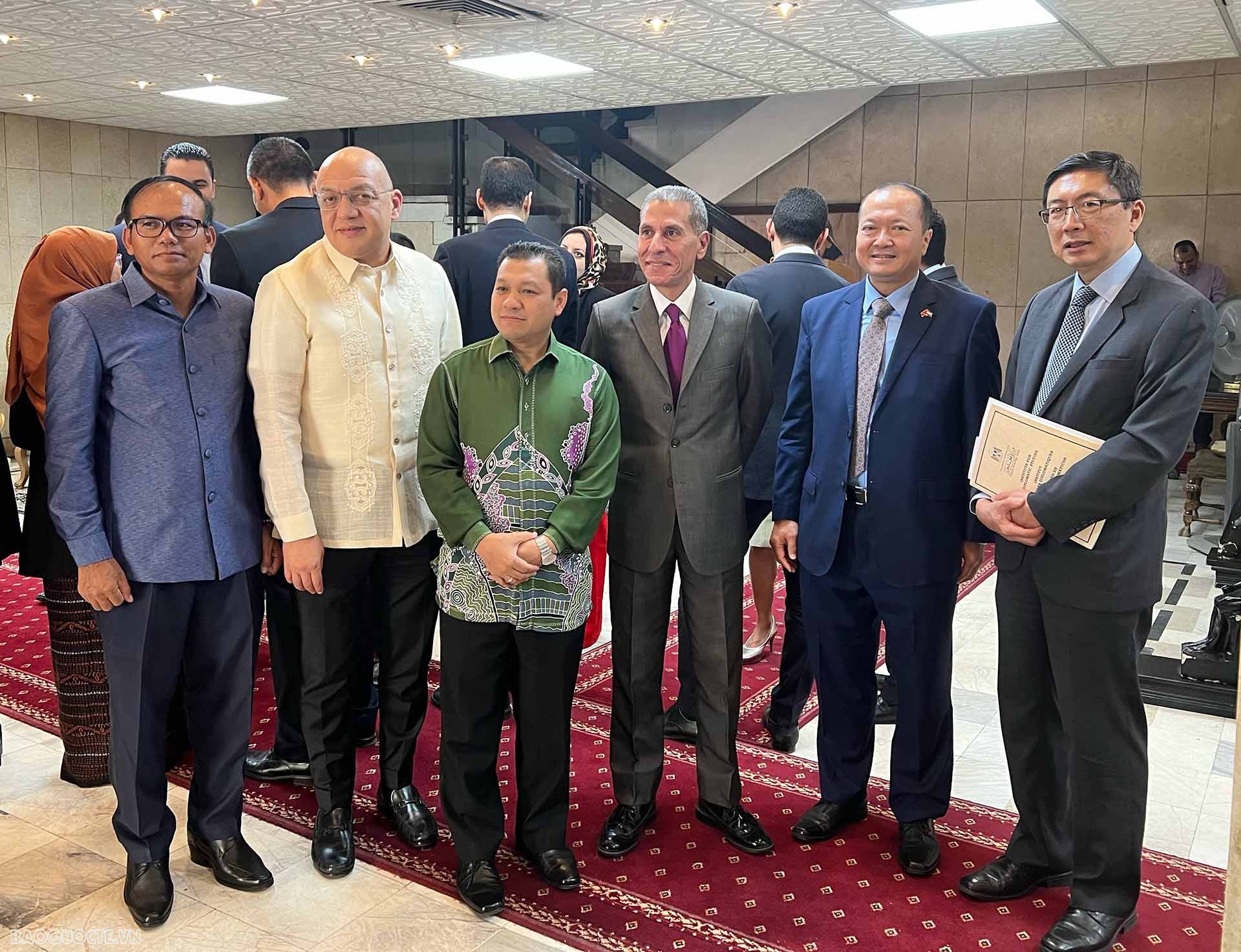 Đại sứ Nguyễn Huy Dũng, Chủ tịch Ủy ban ASEAN tại Cairo và Đại sứ các nước ASEAN thăm và giao lưu với Học viện Ngoại giao Ai Cập.