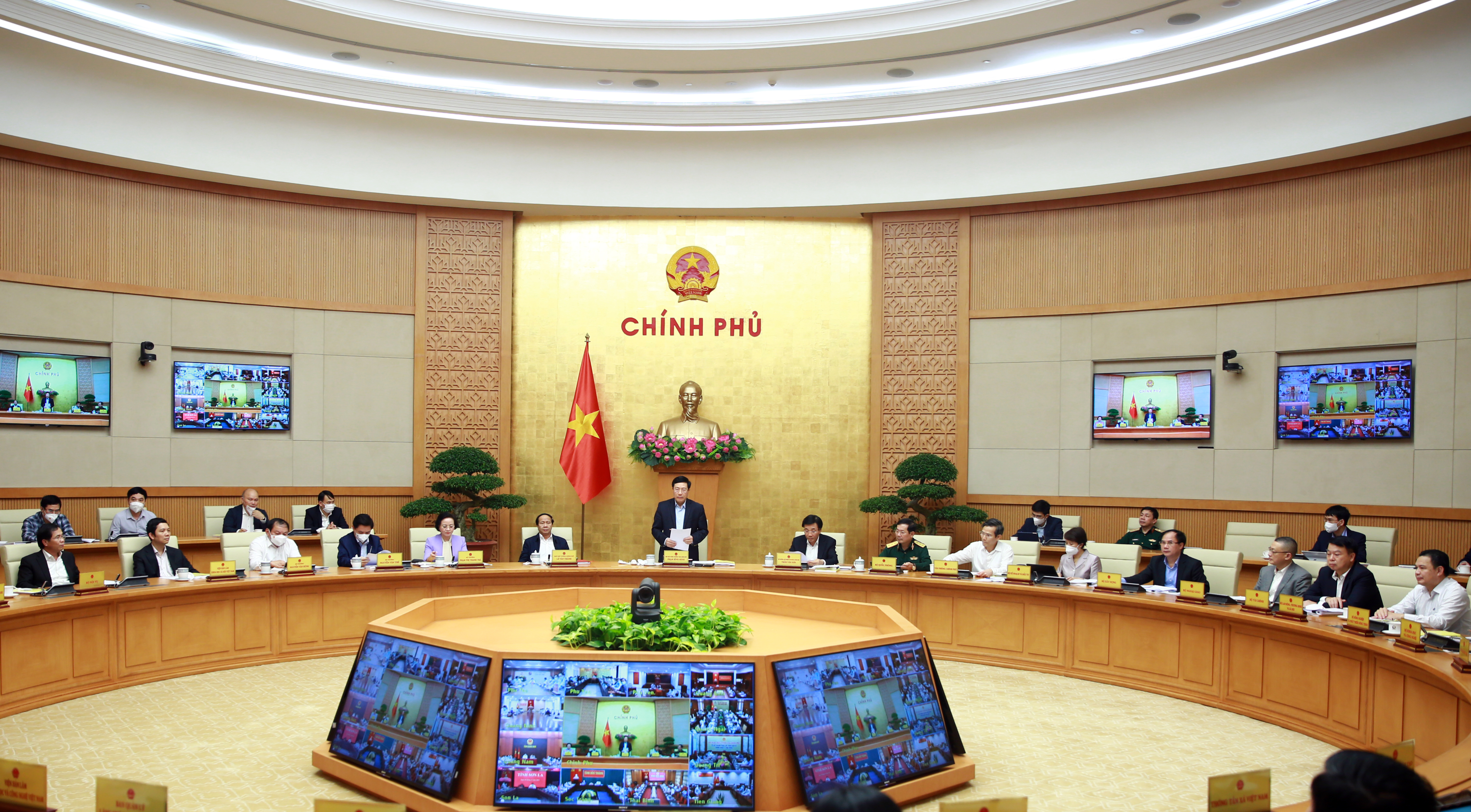 Đẩy mạnh hơn nữa việc phân cấp, phân quyền trong quản lý nhà nước