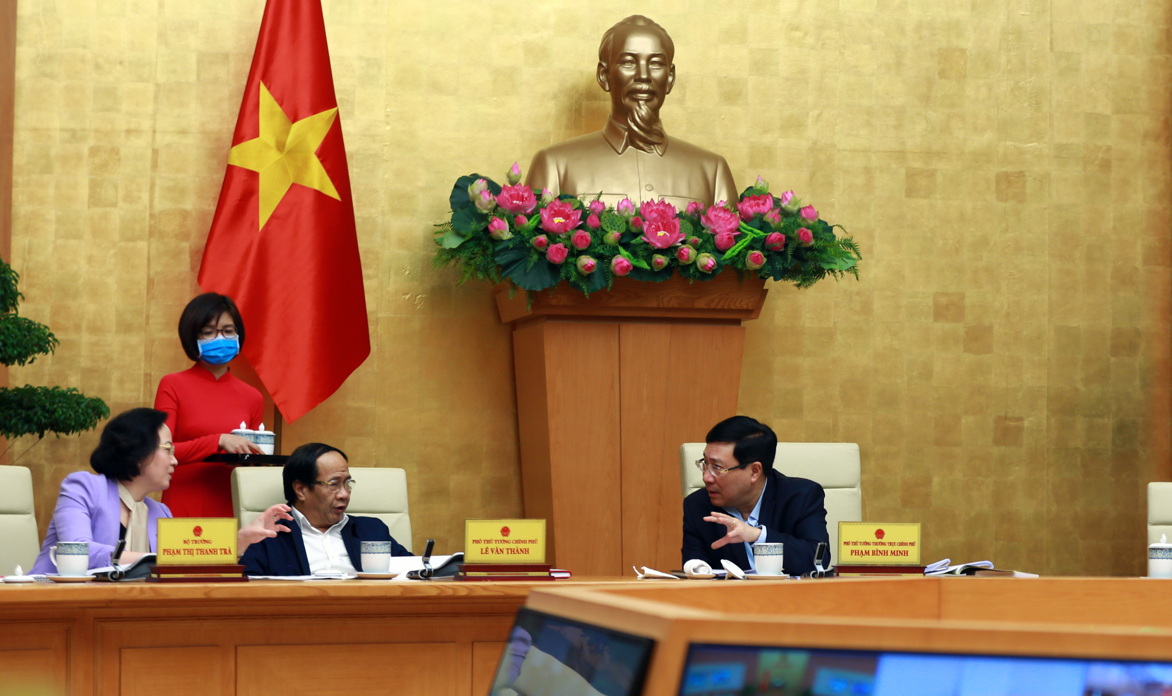 Đẩy mạnh hơn nữa việc phân cấp, phân quyền trong quản lý nhà nước