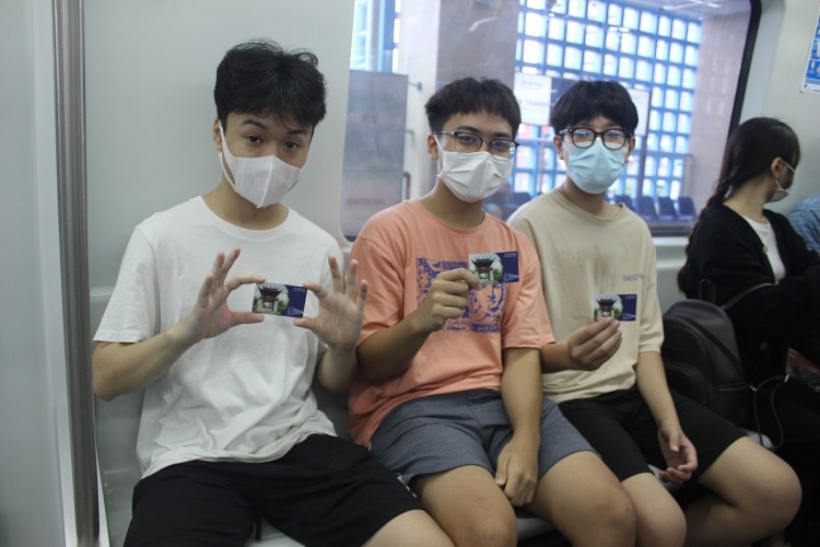 Người dân được đi tàu Cát Linh-Hà Đông sau thời gian dài chờ đợi | Giao thông | Vietnam+ (VietnamPlus)