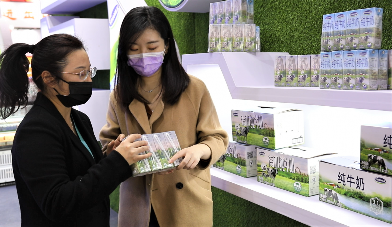 Sản phẩm có thiết kế bao bì đáp ứng thị hiếu tiêu dùng và đặc biệt trên hộp sữa đều có một dãy số khác nhau để quản lý và truy xuất nguồn gốc.