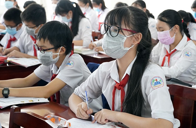 Từ 22/11, Hà Nội cho phép học sinh lớp 9 tại 17 huyện, thị xã đến trường học trực tiếp