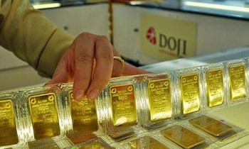 Giá vàng trong nước tiếp tục giảm sâu
