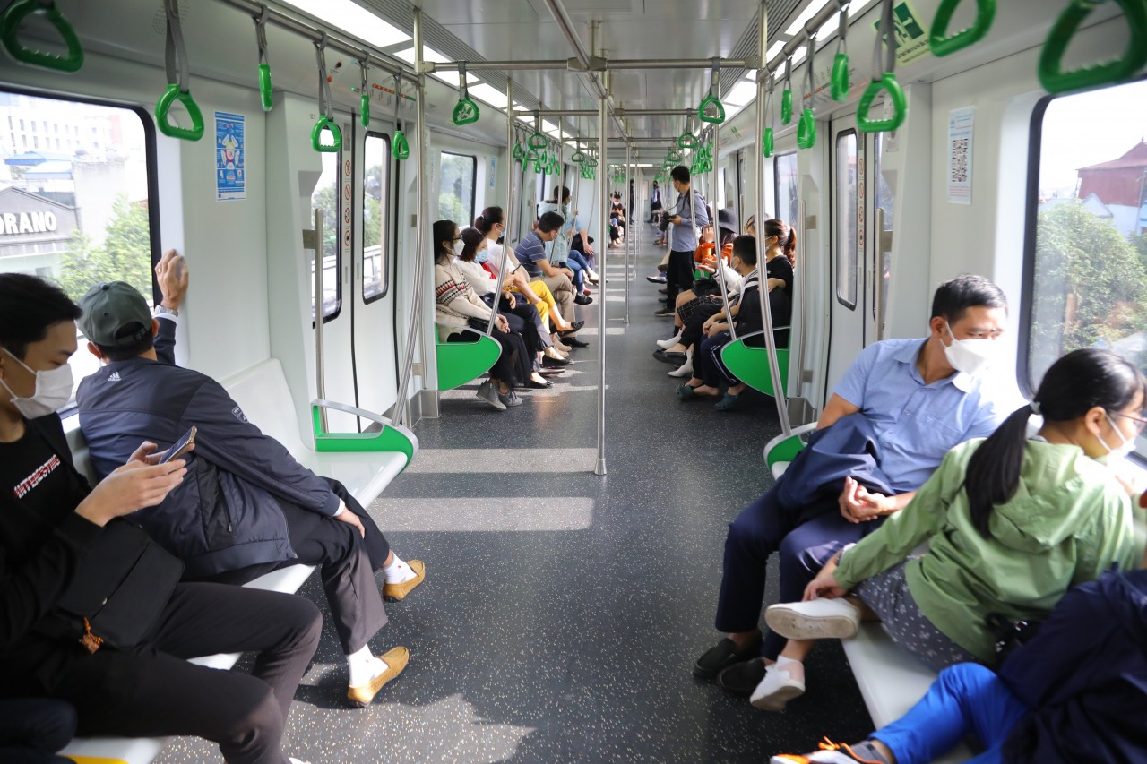 Hơn 11.700 lượt khách đi tàu Cát Linh - Hà Đông trong ngày thứ hai thu phí