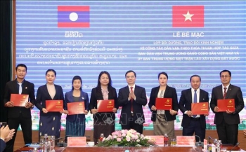 Việt Nam - Lào trao đổi kinh nghiệm công tác vận động quần chúng