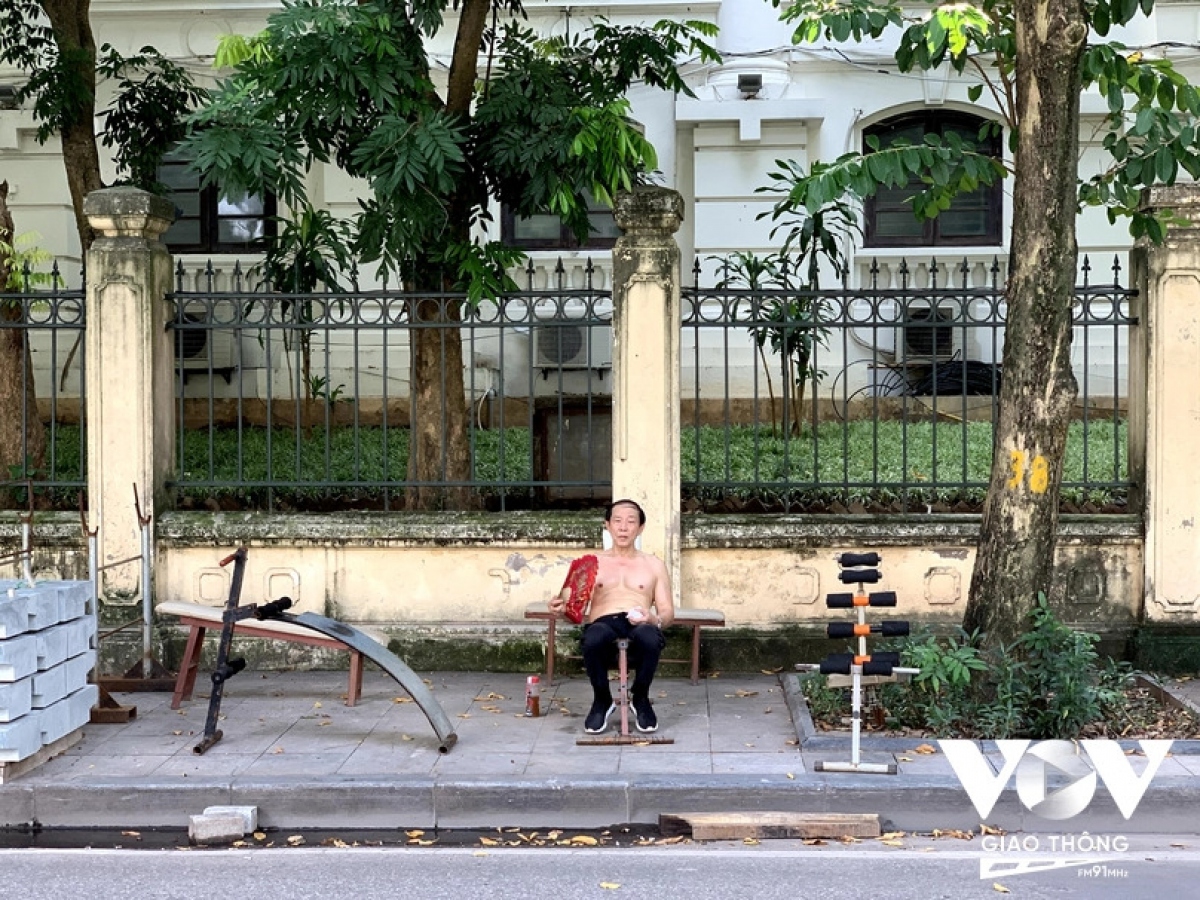 Dan ong pho co ha noi hinh anh 11