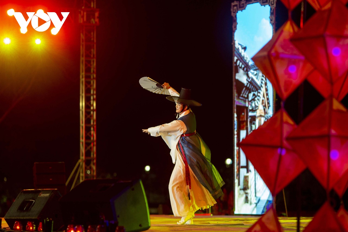vu khuc giao hoa - su kien mo dau trong khuon kho festival mua dong tai hue hinh anh 6