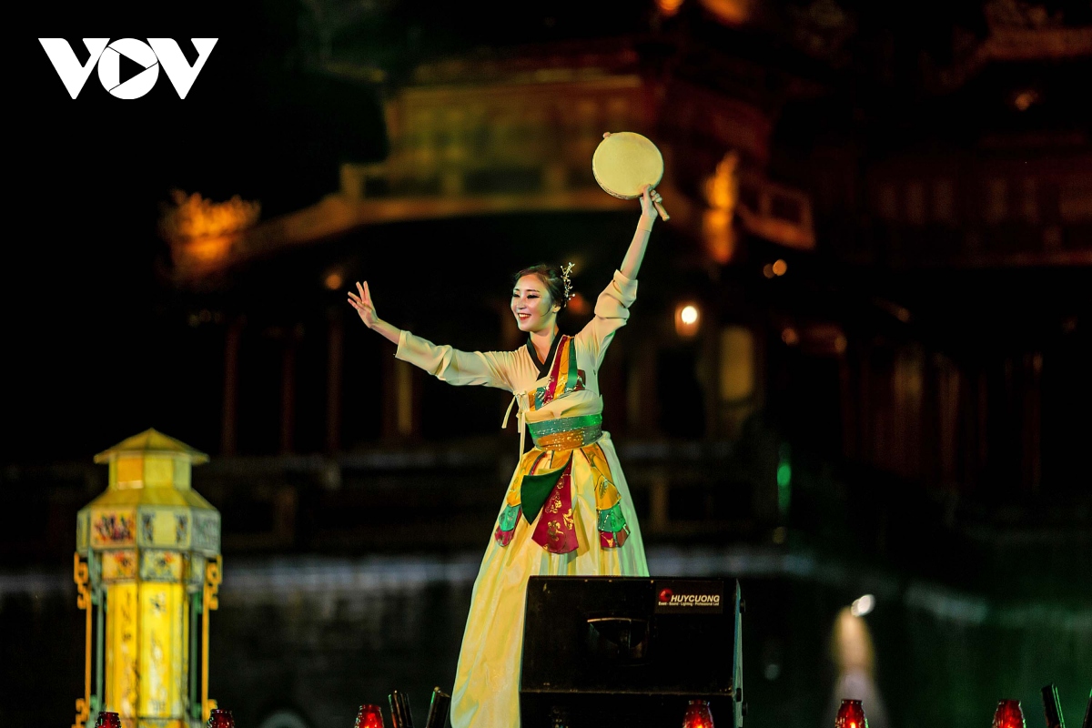 vu khuc giao hoa - su kien mo dau trong khuon kho festival mua dong tai hue hinh anh 7